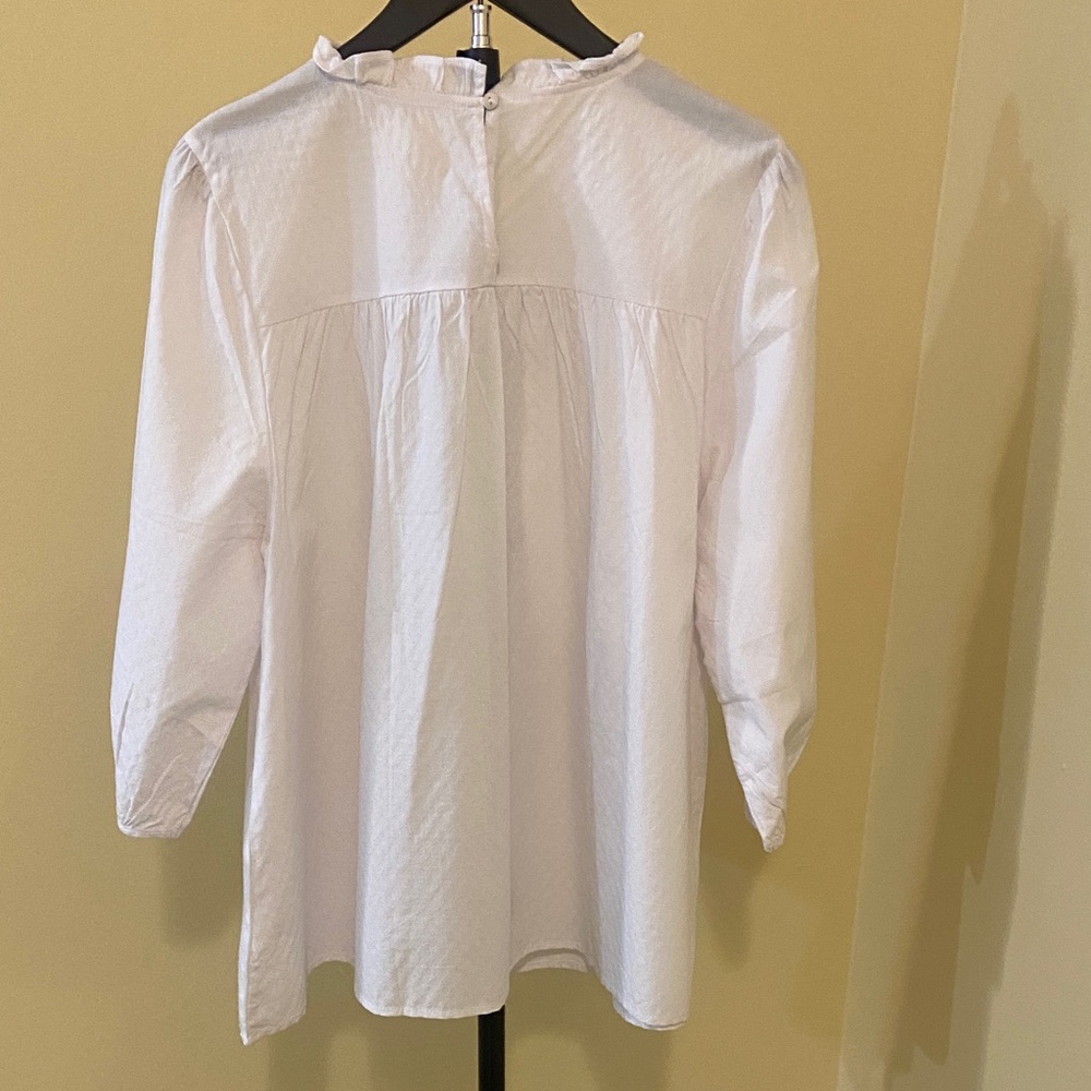Chic White Ruffle Blouse - Picture 4 of 4